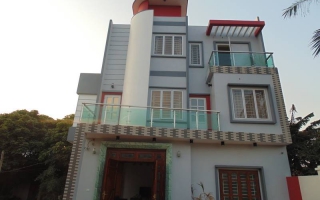 Thi công cầu thang nhôm kính và lan can ban công kính tại Thanh Trì 